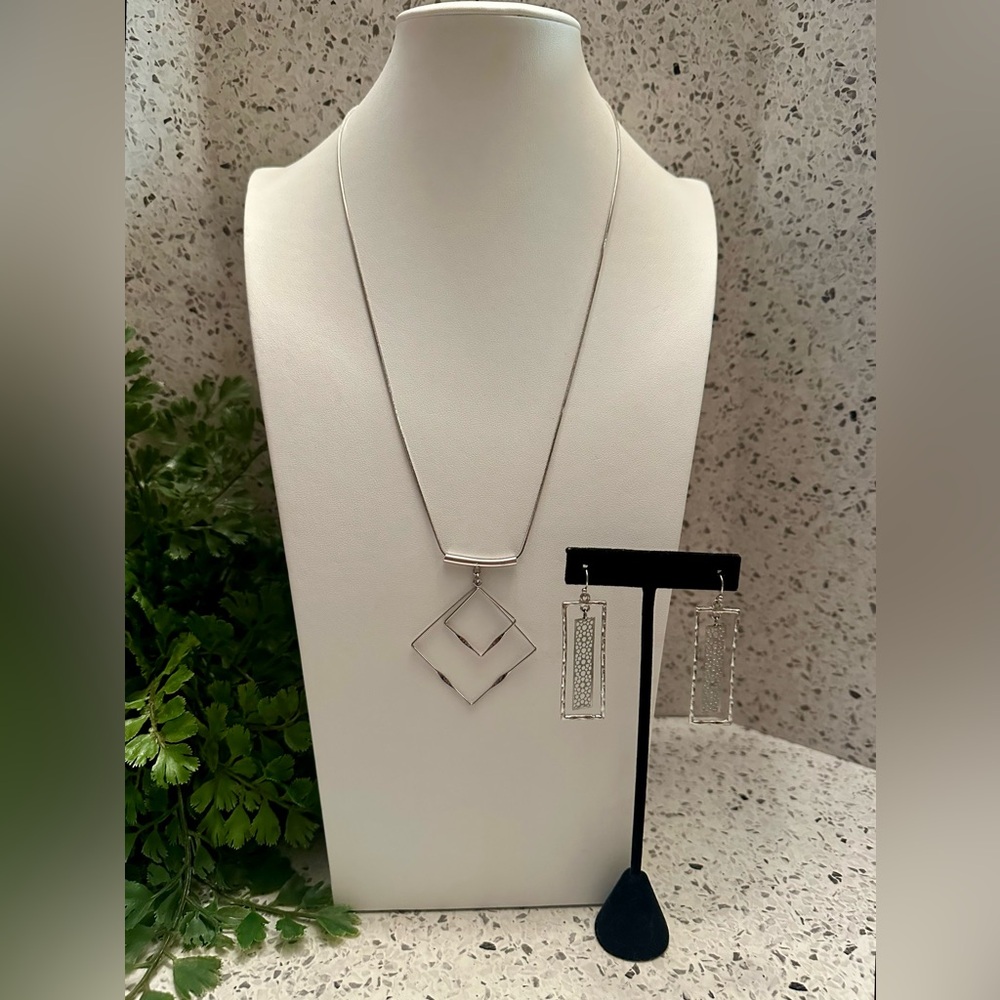 Fine silver tone necklace and earring set